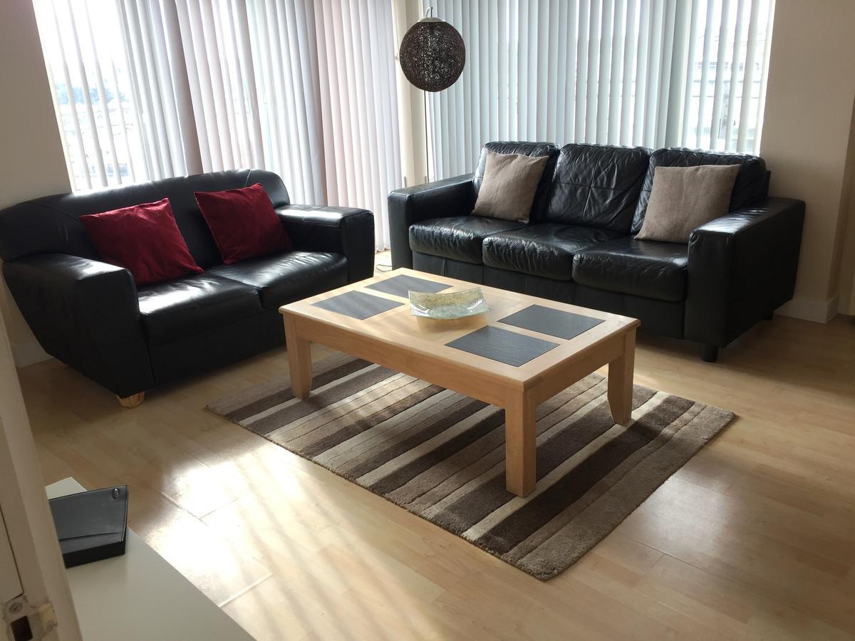 Contemporary Apartments, Balcony & Parking Basingstoke Exterior photo